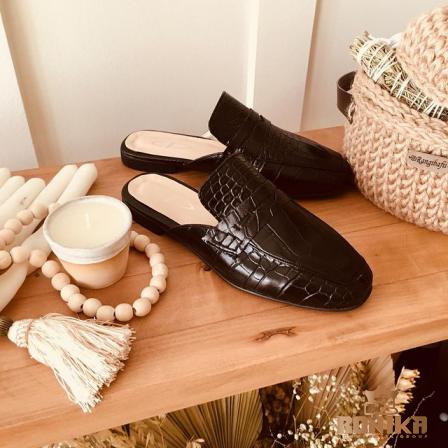 Unlimited Distribution of Real Leather Sandals in the White Market