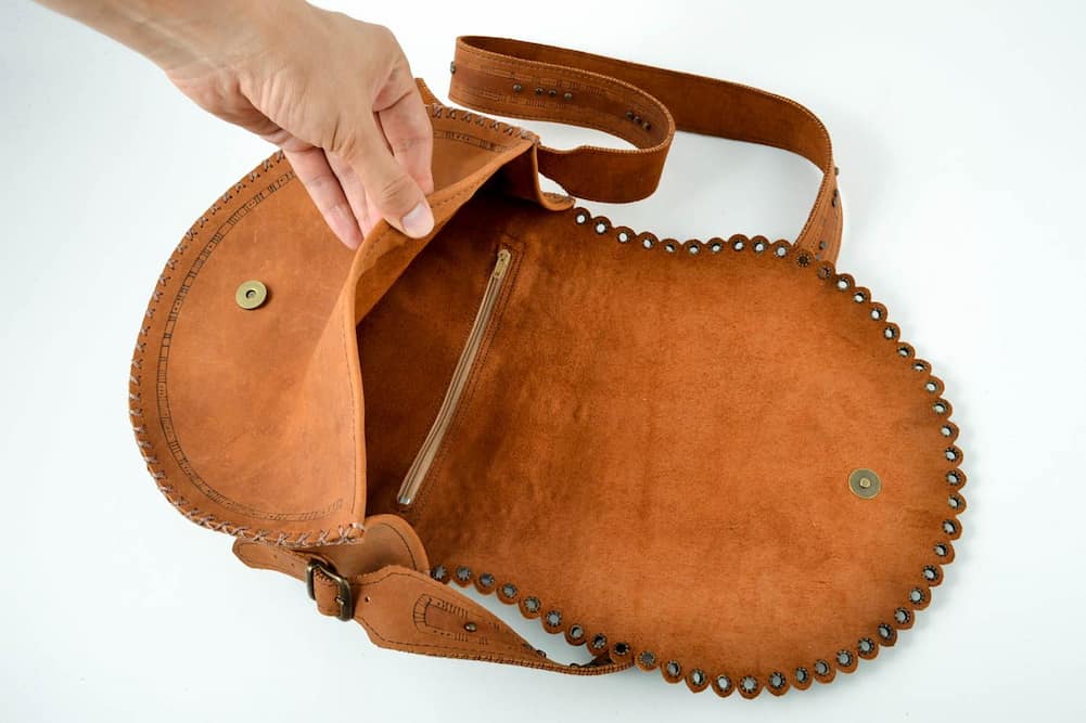  Buy the latest types of authentic leather bags 