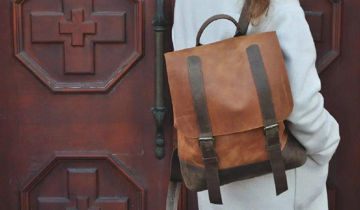  Buy the best types of leather backpack at a cheap price 