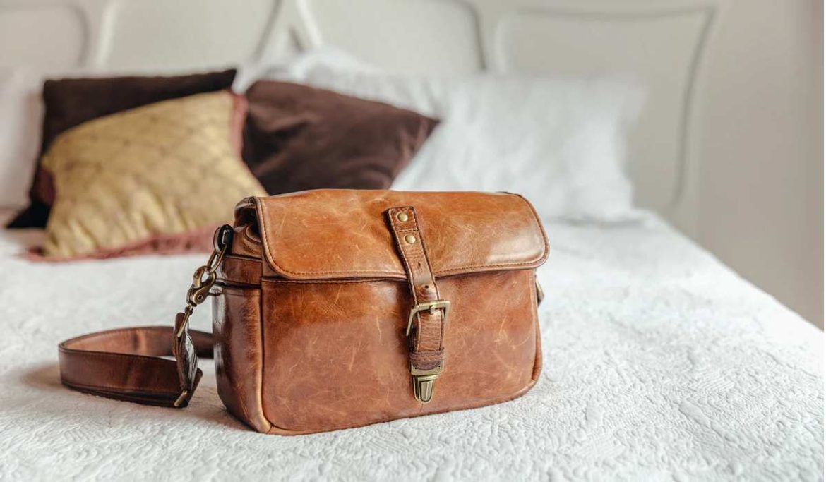 Men’s Vintage leather messenger bag + The purchase price