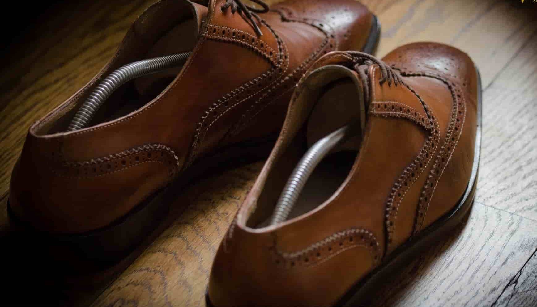  how to make tight leather shoes loose 