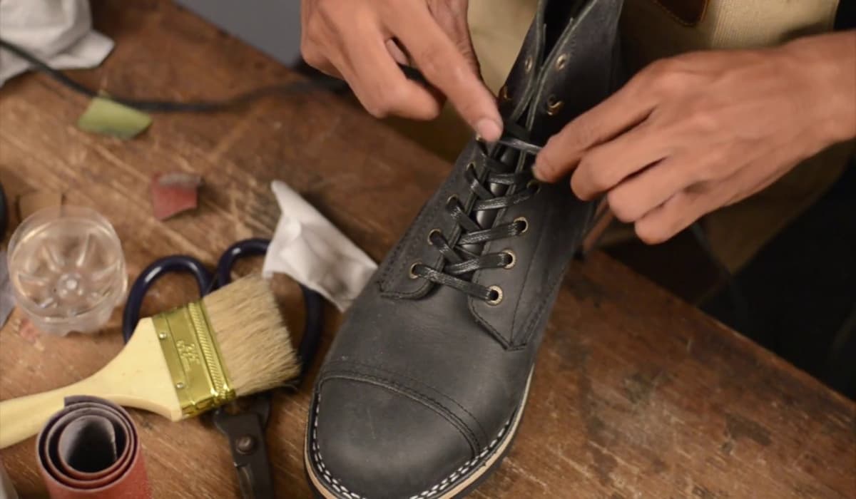  how to make tight leather shoes loose 