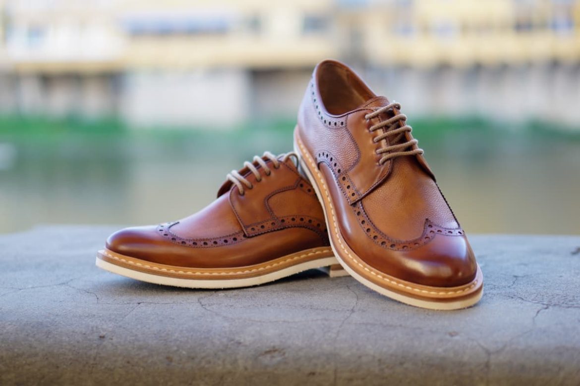 How to care for leather shoes with basic guides