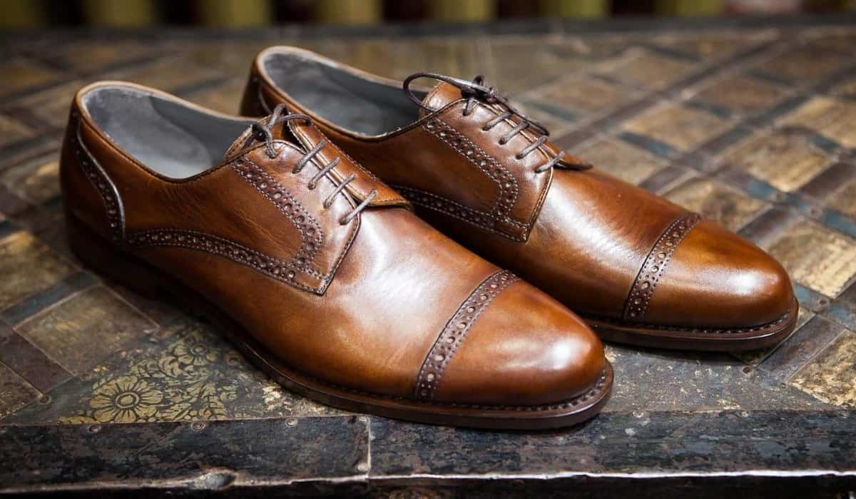  Faux leather shoes men's + women’s supplier 